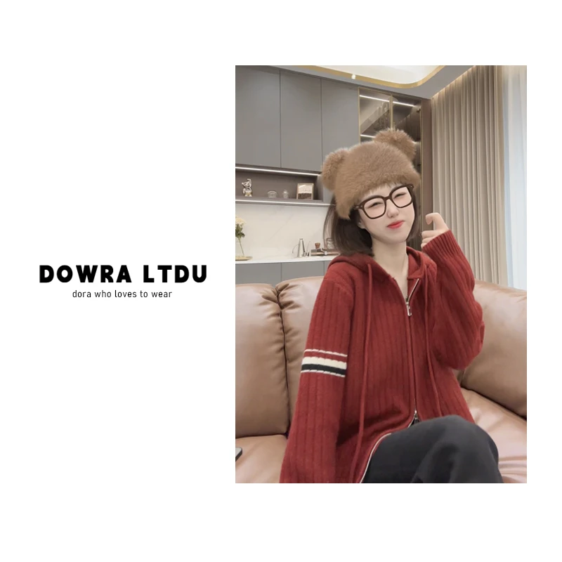 朵拉【时髦公式】2024年冬季新款条纹纯色连帽百搭开衫外套 102-513