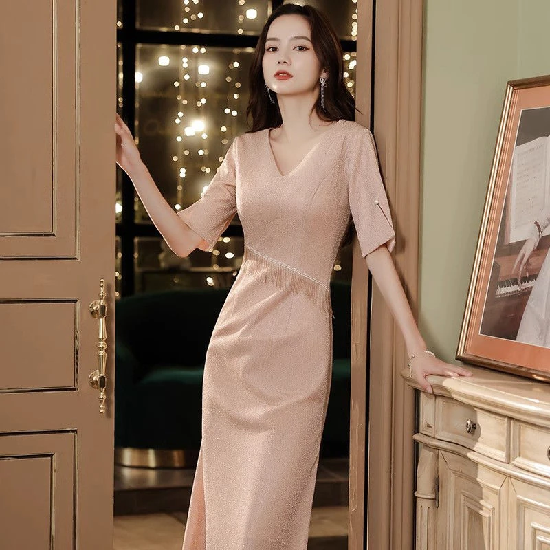 轻奢晚礼服2024新款v领宴会敬酒服气质主持人订婚连衣裙平时可穿