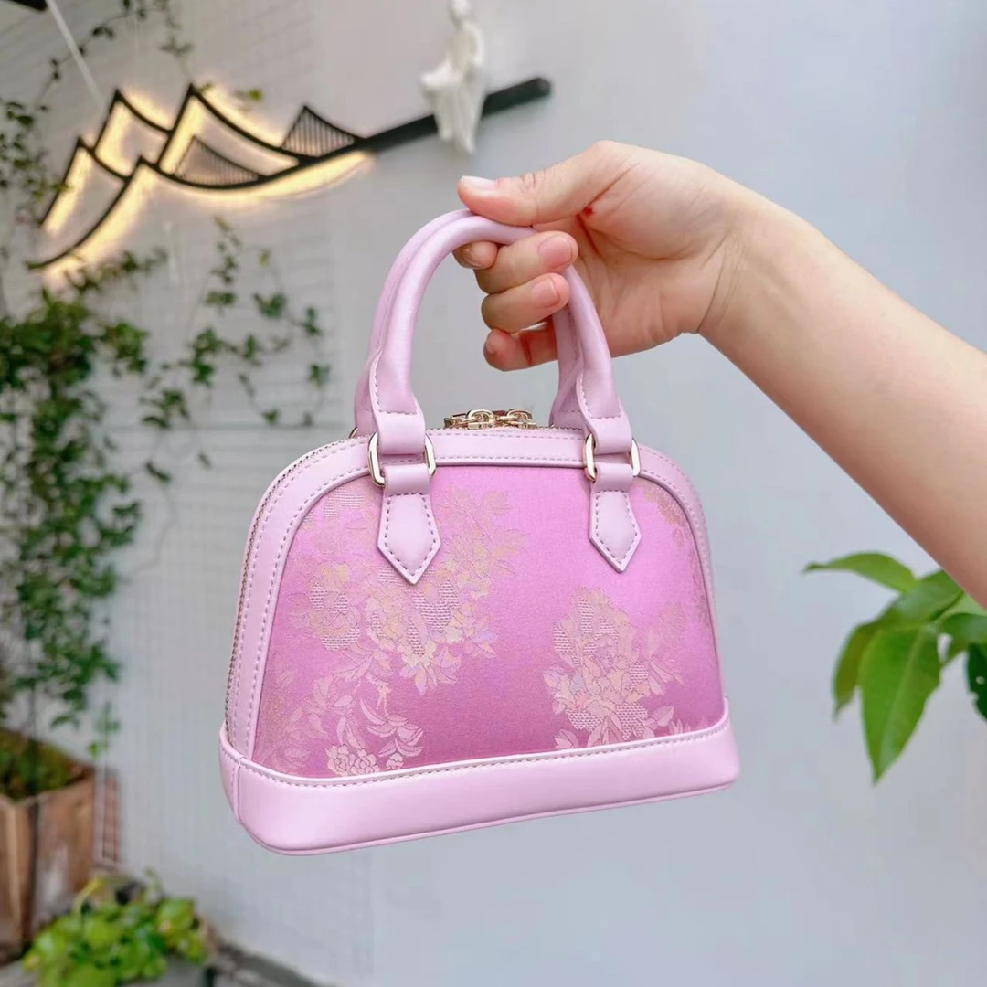 优雅粉 包包 斜跨包 时尚 百搭 轻奢