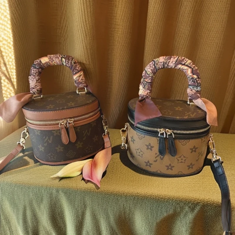 粉钻包十三行小众软皮女包包煎蛋渔夫芭比钻欧风2个肩带白灰