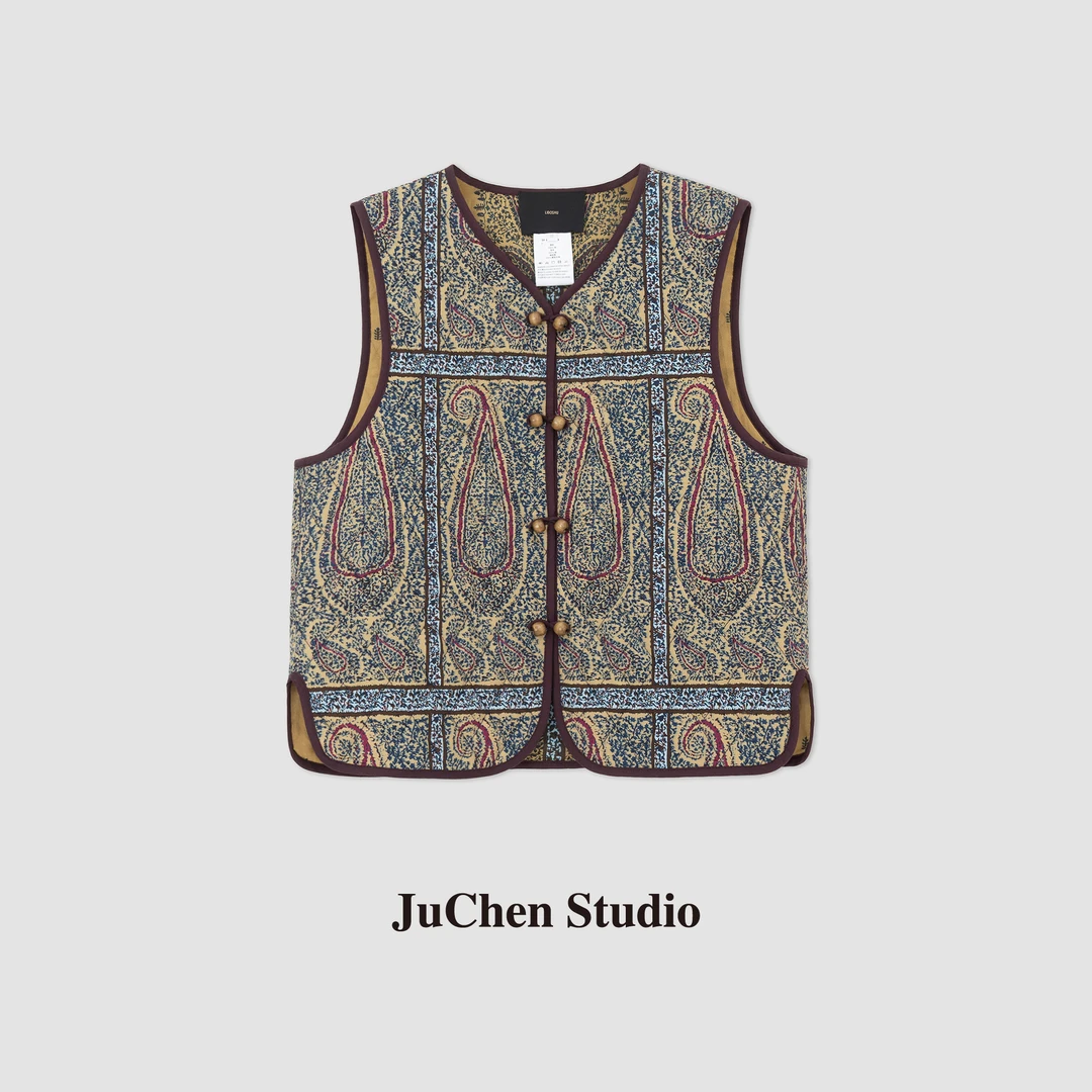 “椿野初见”腰果花佩斯利印花绗缝纯棉木纹纽扣棉马甲FW083003