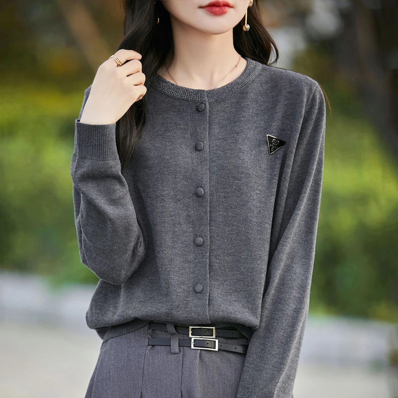 24春秋款圆领针织衫精纺开衫百搭烫钻长袖纯色毛衣女外套宽松显瘦