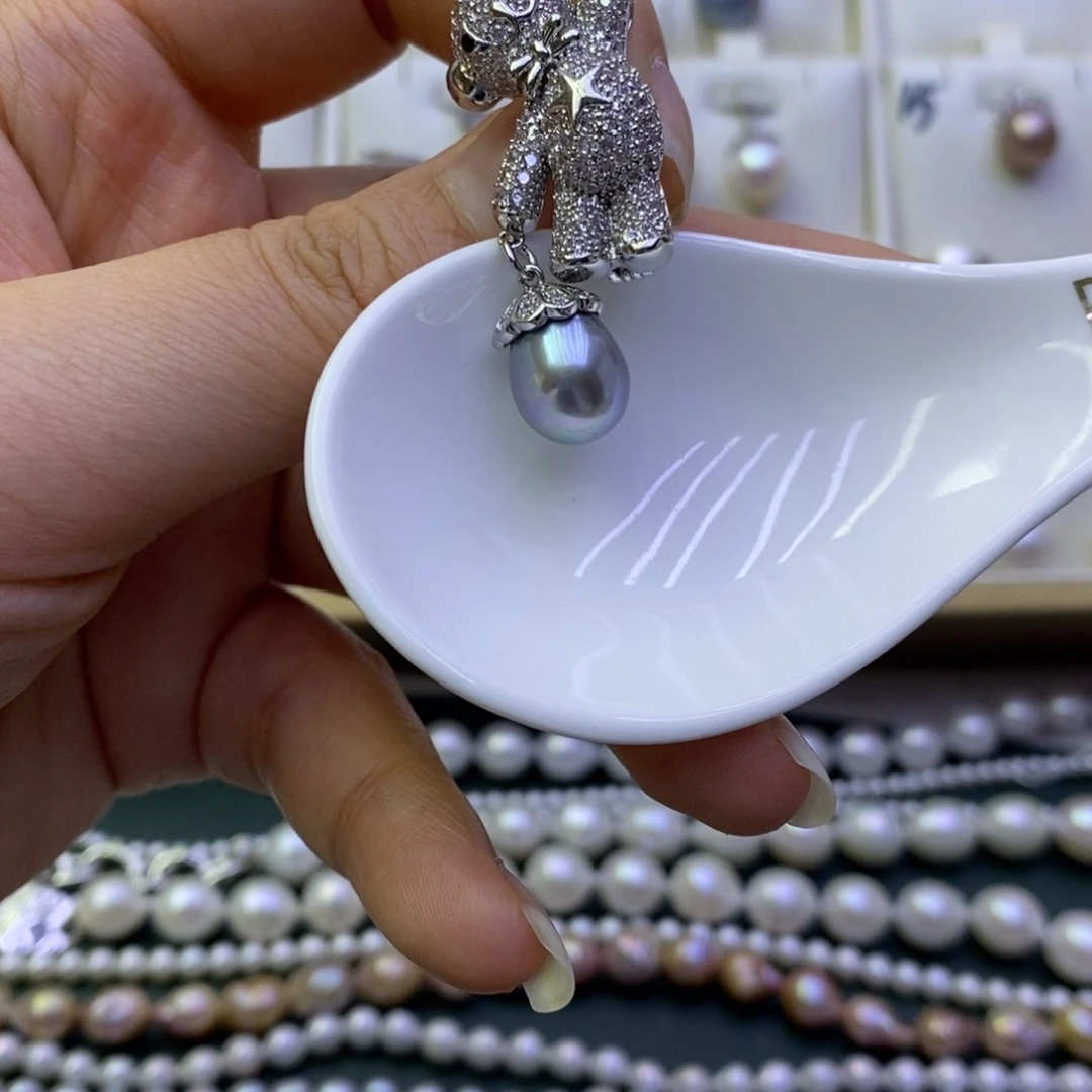 淡水珍珠胸饰合金