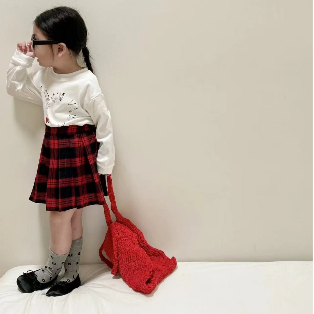 《小婕家》2024秋季新款韩版童装女童白色T恤长袖黑红格子半裙套装