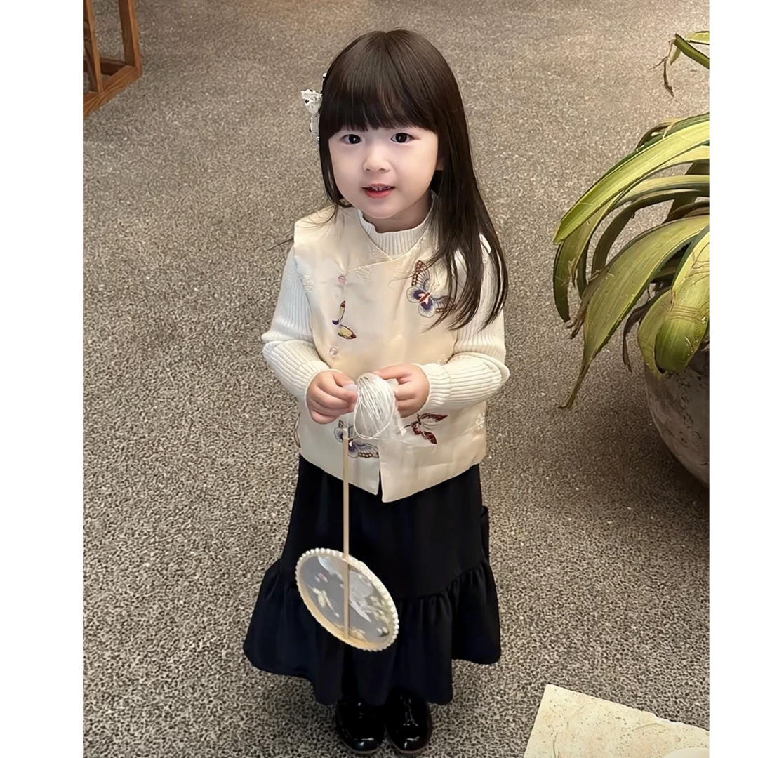 小婕家2024冬季新款国风女童新中式蝴蝶马甲黑色半裙白色内搭套装