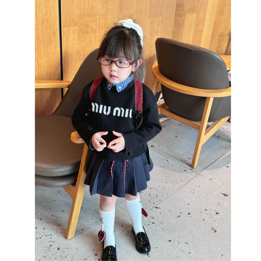 《小婕家》冬季新款韩版女童学院风黑色毛衣内搭衬衫灰色百褶裙套装