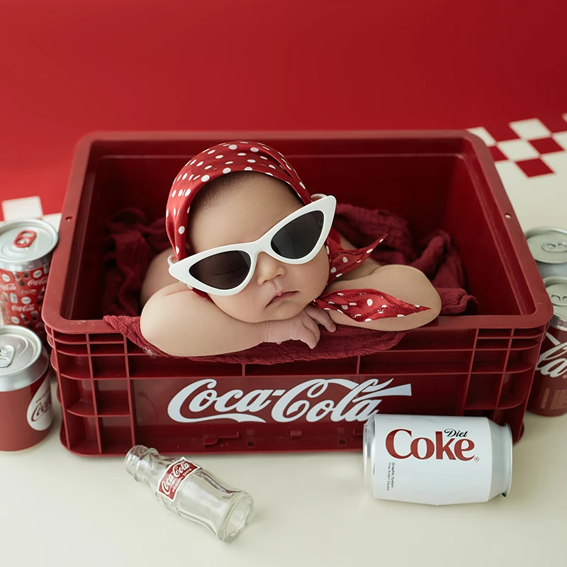 kd摄影道具展会新品新生儿宝宝拍照服装可乐罐道具框满月影楼Z422