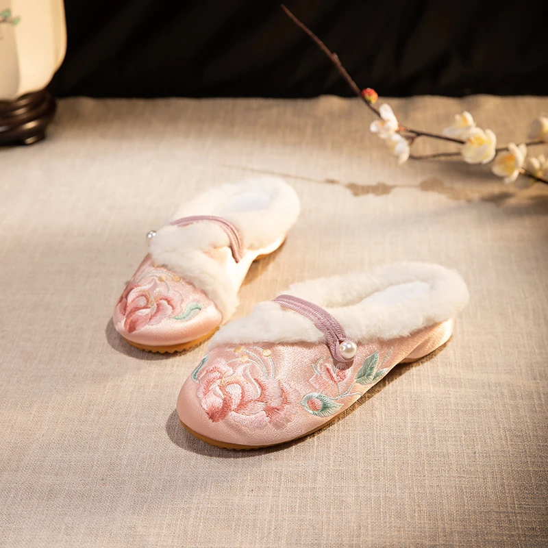 陌秋秋冬新款加绒保暖半拖鞋刺绣搭扣居家外穿舒适拖鞋绣花鞋
