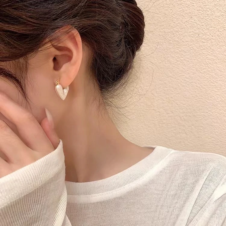 铜合金耳饰 法式时尚小众设计 高级感气质滴釉 油画质感爱心耳扣