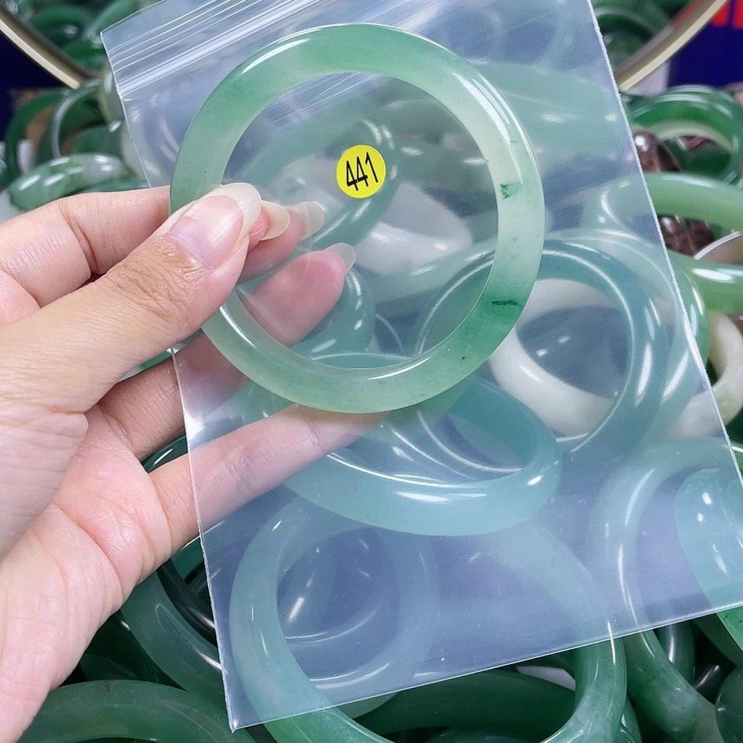 【闪购商品】石英质玉手镯未镶嵌56