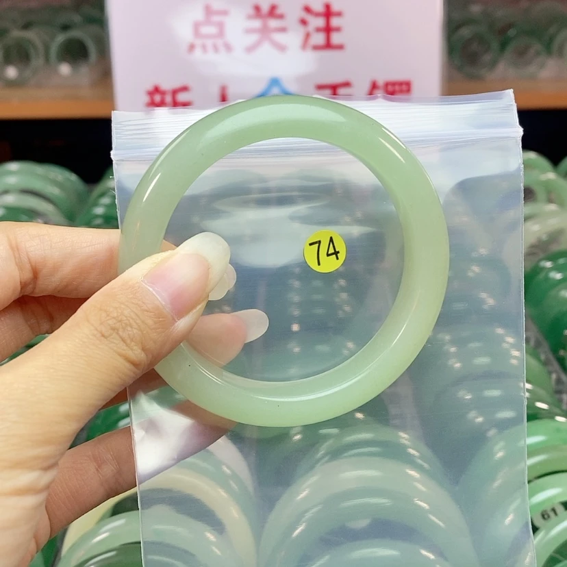 【闪购商品】石英质玉手镯未镶嵌58