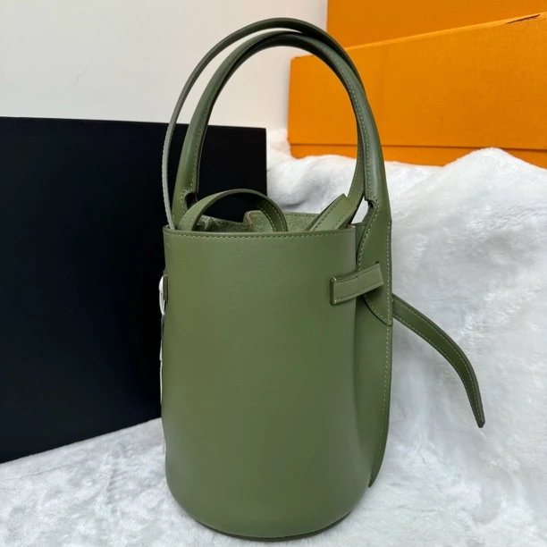 95新 Celine/思琳 牛油果绿水桶包时尚/休闲--0027