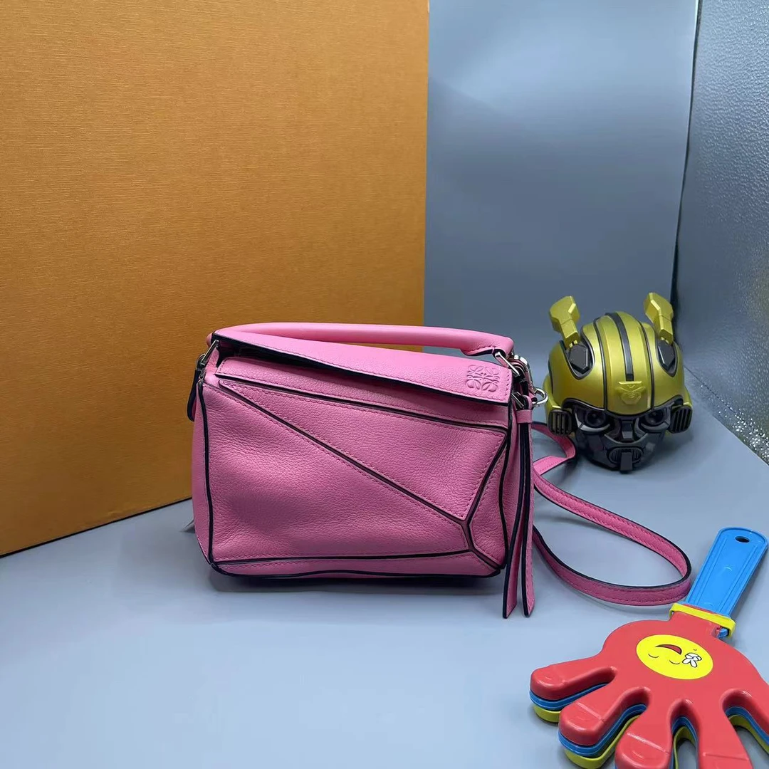 95新 LOEWE/罗意威 puzzle粉色小号斜挎包-0044