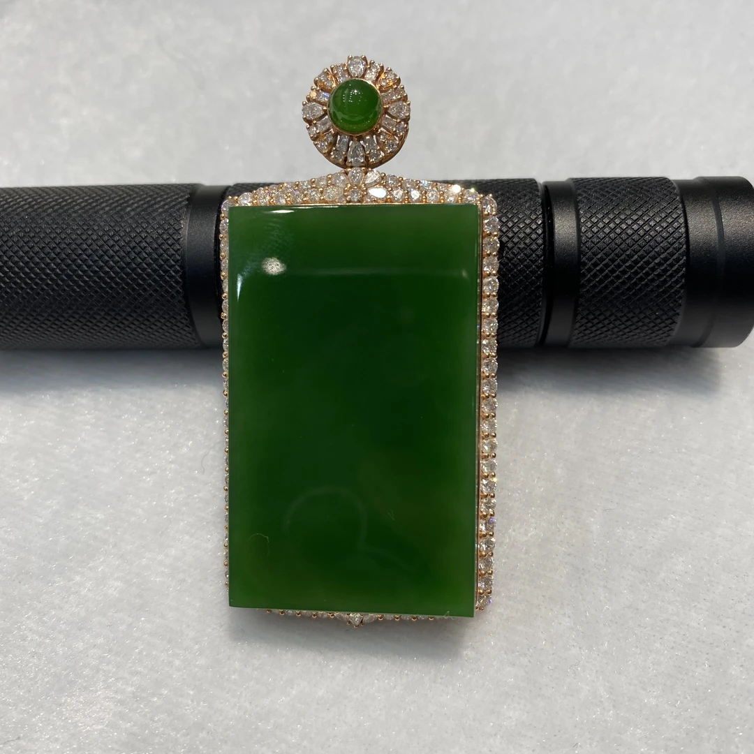 和田玉俄罗斯碧玉豪华18k金镶高色苹果绿无事牌49mm✖️30mm克重50g