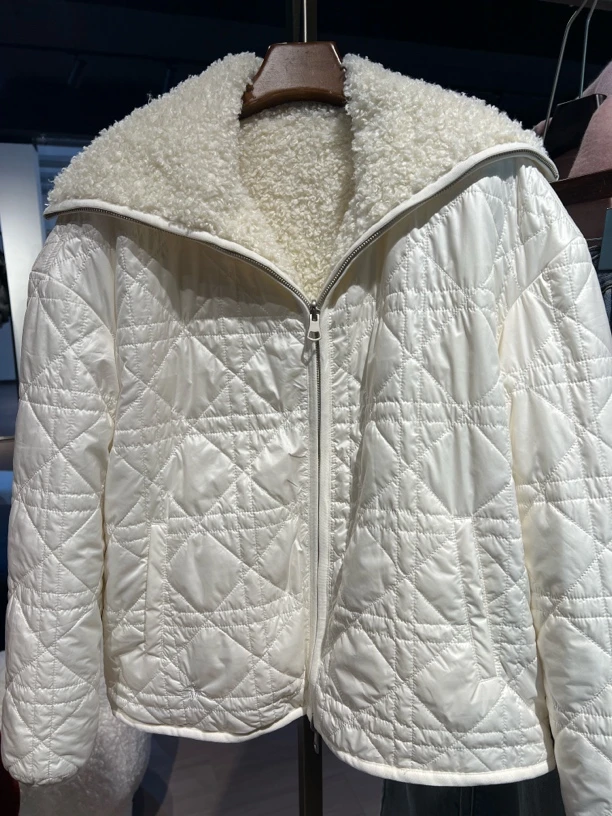 高级感菱格翻领长袖外套秋冬百搭时尚