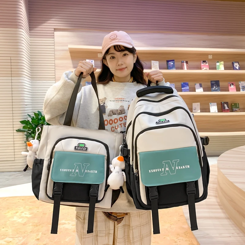 韩版初中生书包女高中大学生轻便大容量2023新款校园休闲双肩背包