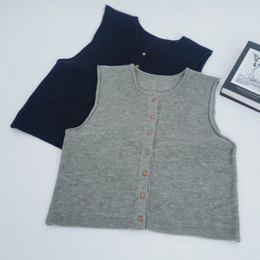 9864号8516#韩系木扣马甲宽松休闲针织开衫（预）