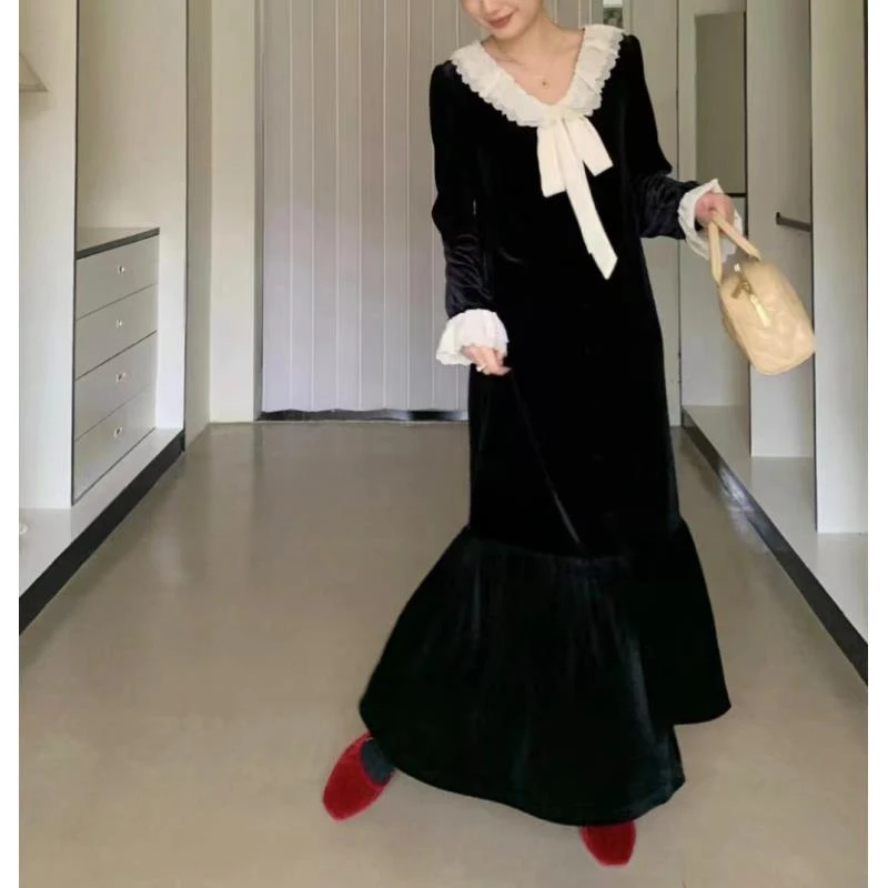 8126号12078#秋法式花边领下摆拼接丝绒长袖连衣裙