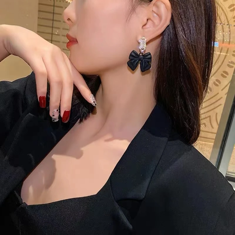 铜合金仿水晶耳饰 黑色蝴蝶结气质耳小众设计感高级耳饰女秋冬季