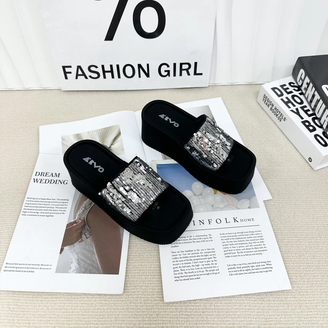 2024新款时尚休闲百搭女款凉鞋/CC/C661