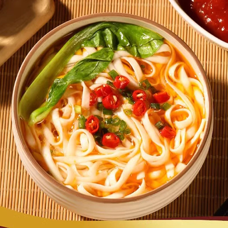 【厂家直发】小香厨茄汁宽面桶装整箱方便速食免煮即食番茄面条