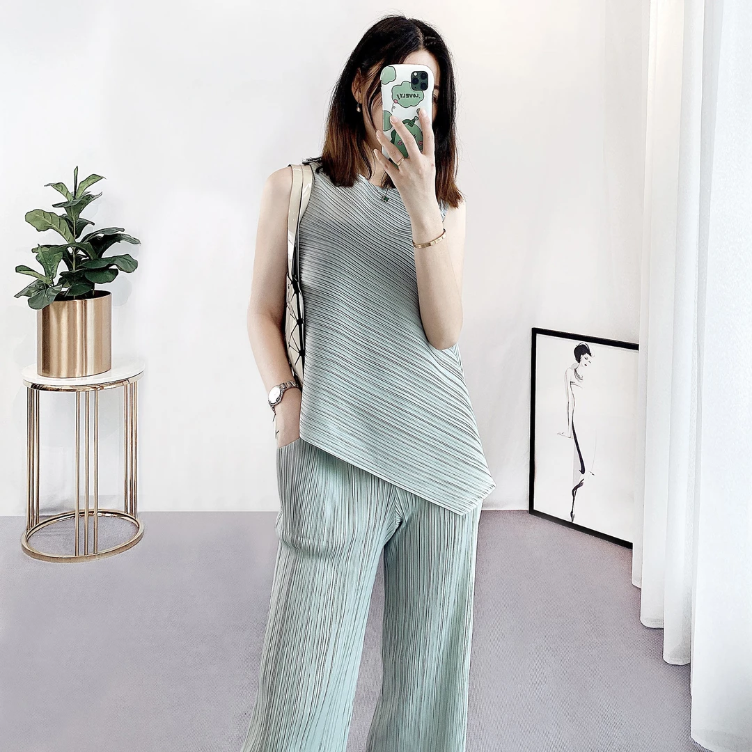 褶皱不规则t恤2025夏季新款宽松显瘦洋气无袖上衣