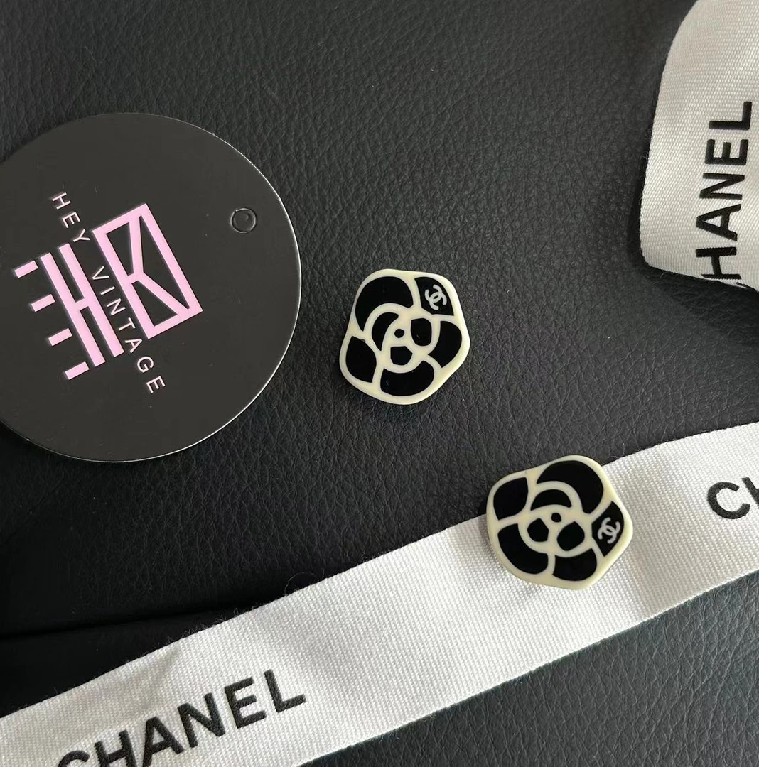 99新 Chanel/香奈儿 亚克力花朵耳夹 9374088