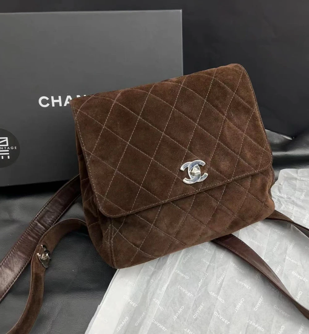 95新  黑黑中古/Chanel 棕色麂皮双肩包 4开标卡齐24cm 6495432