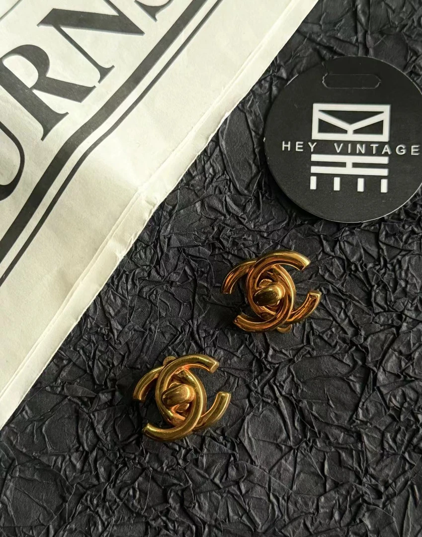 95新 Chanel/香奈儿 金色书包扣耳夹 96P 10337317