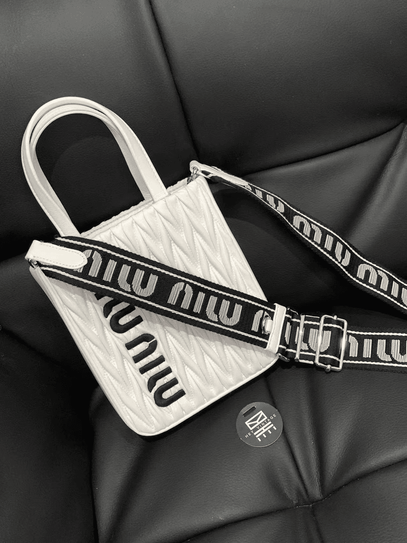 95新 MIU MIU/缪缪 展会漏价 熊猫拼色琴谱包 16cm 7618945