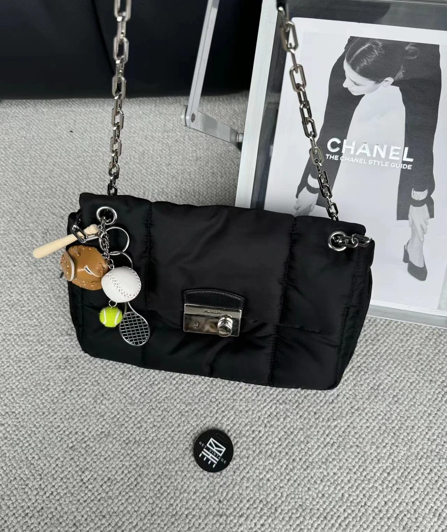99新 Prada/普拉达 黑银泡芙邮差包 27cm 9330629