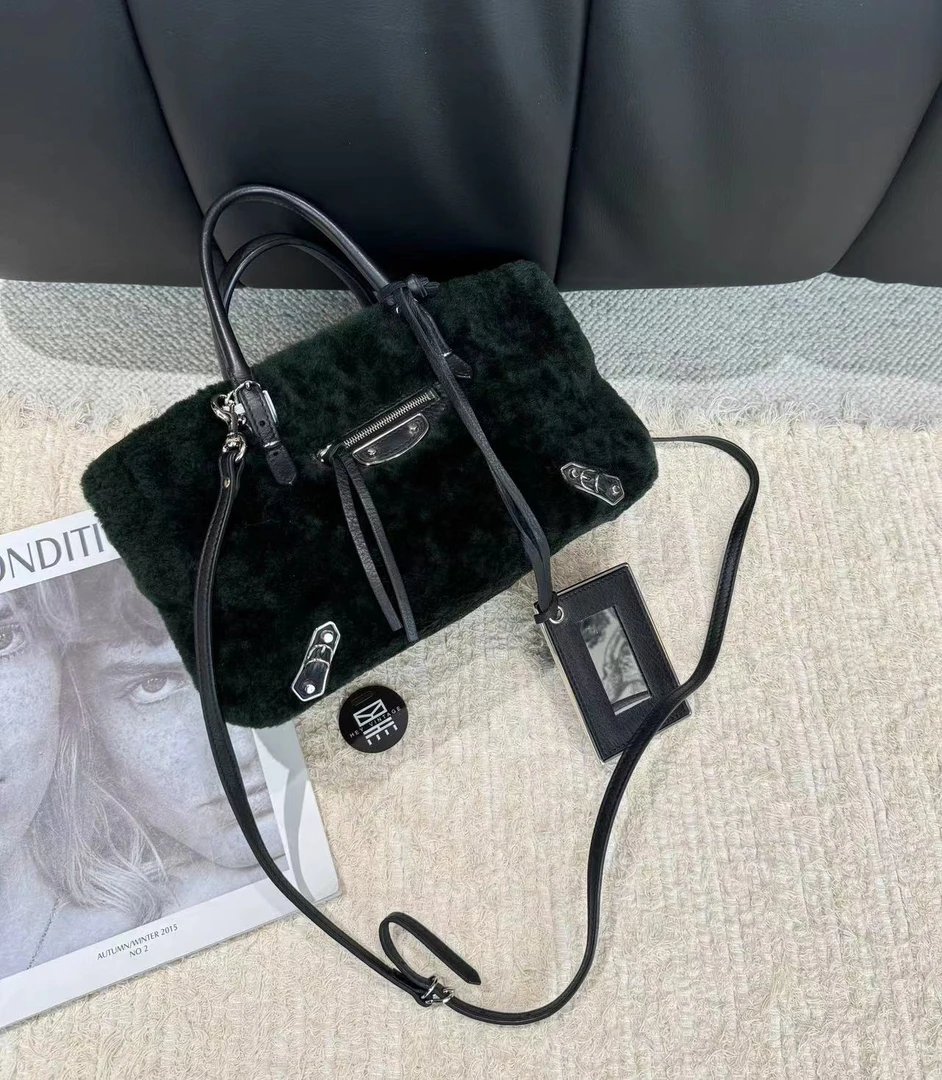 95新 Balenciaga/巴黎世家 绿色毛毛机车包 27cm 9275487