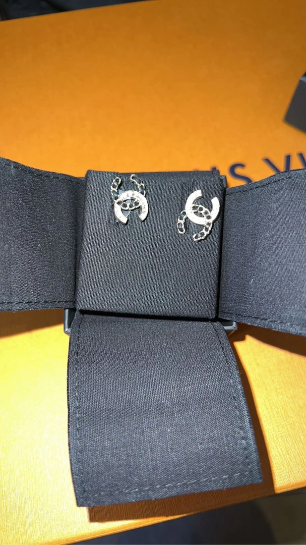 99新  黑黑中古/ Chanel 黑白双c耳钉 6653972