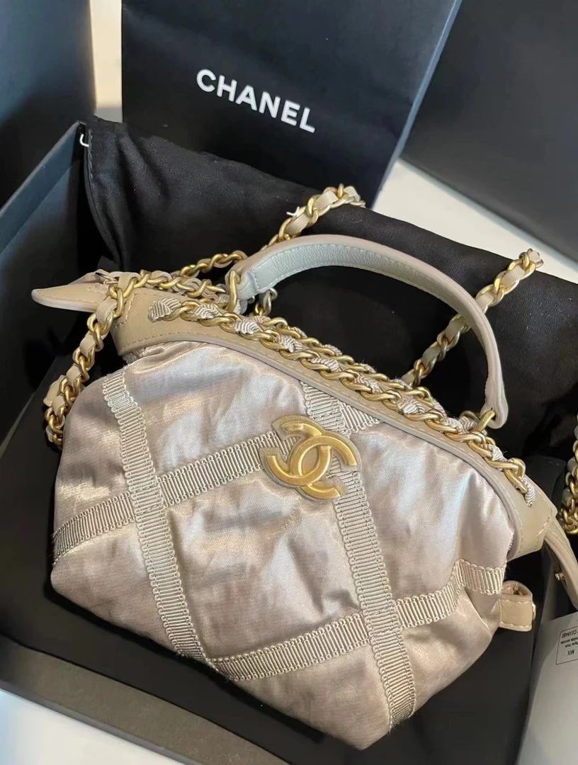 95新 Chanel/香奈儿 22p 灰色尼龙mini饺子包 11cm 10567680