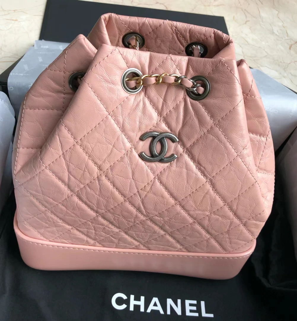 95新 Chanel/香奈儿 展会漏价！！粉色流浪双肩包