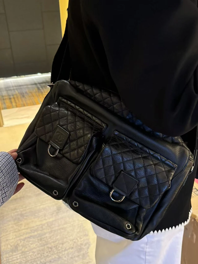 95新 Chanel/香奈儿 展会漏价！黑银运动方标机车包