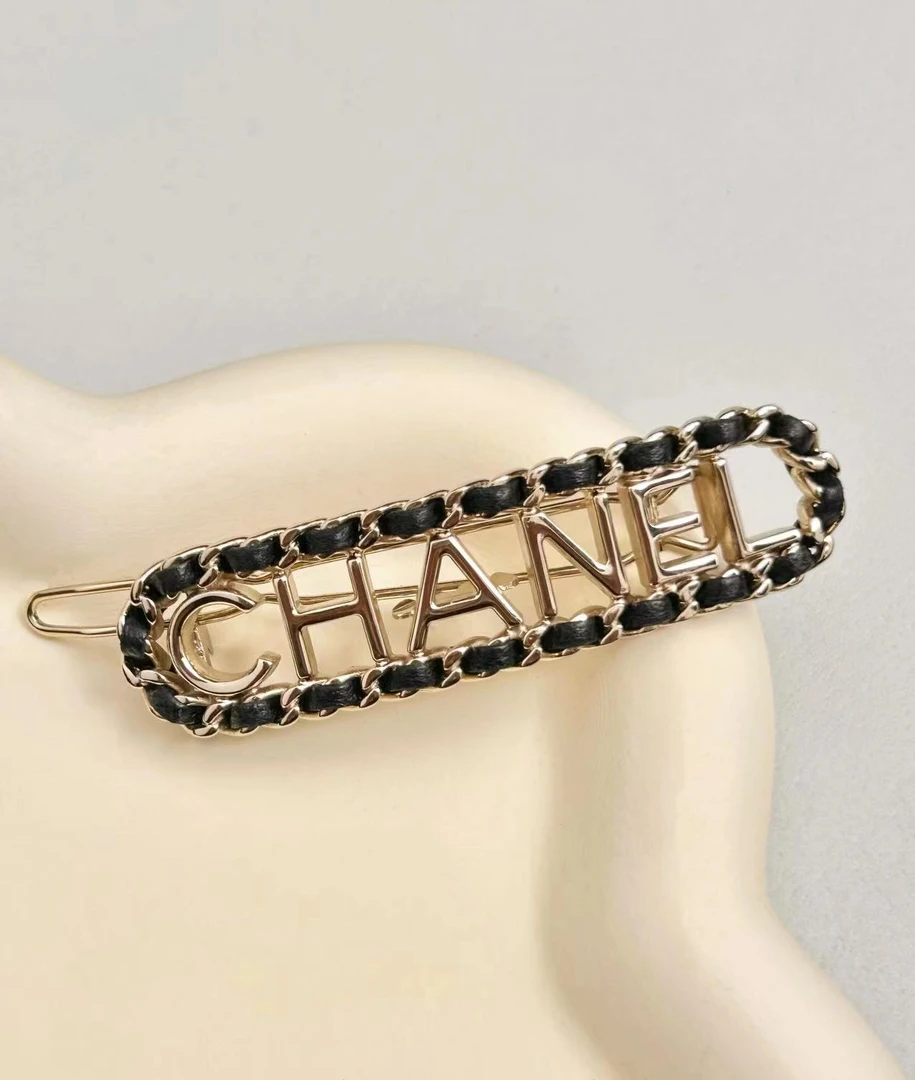 全新未使用  黑黑中古/Chanel 皮穿链 发夹  6515365