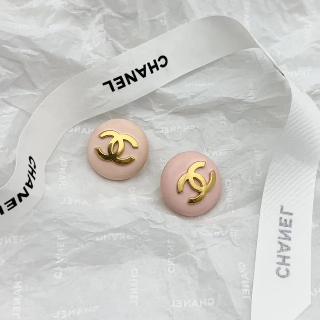 95新  黑黑中古/  Chanel  粉色 双c 耳夹  5351649