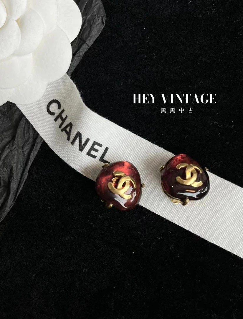 95新  黑黑中古/Chanel 高稀爱心琉璃耳夹 8225875