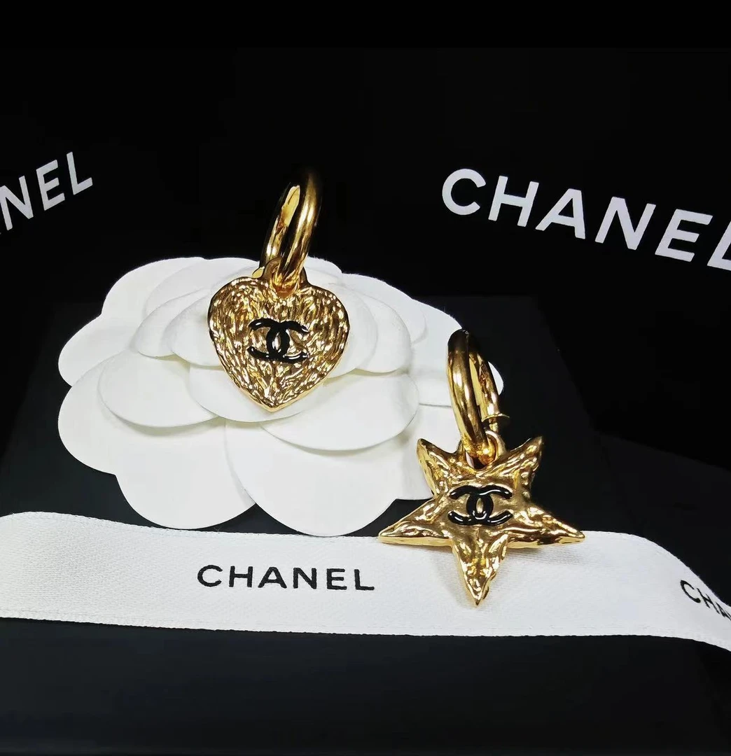 99新 Chanel/香奈儿 展会漏价！黑金爱心星星耳钉