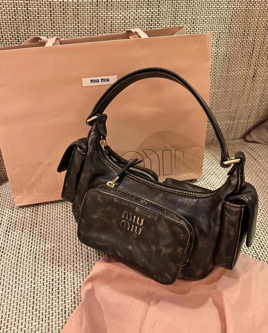 95新 MIU MIU/缪缪 秀款复古做旧机车包 21cm 9282395