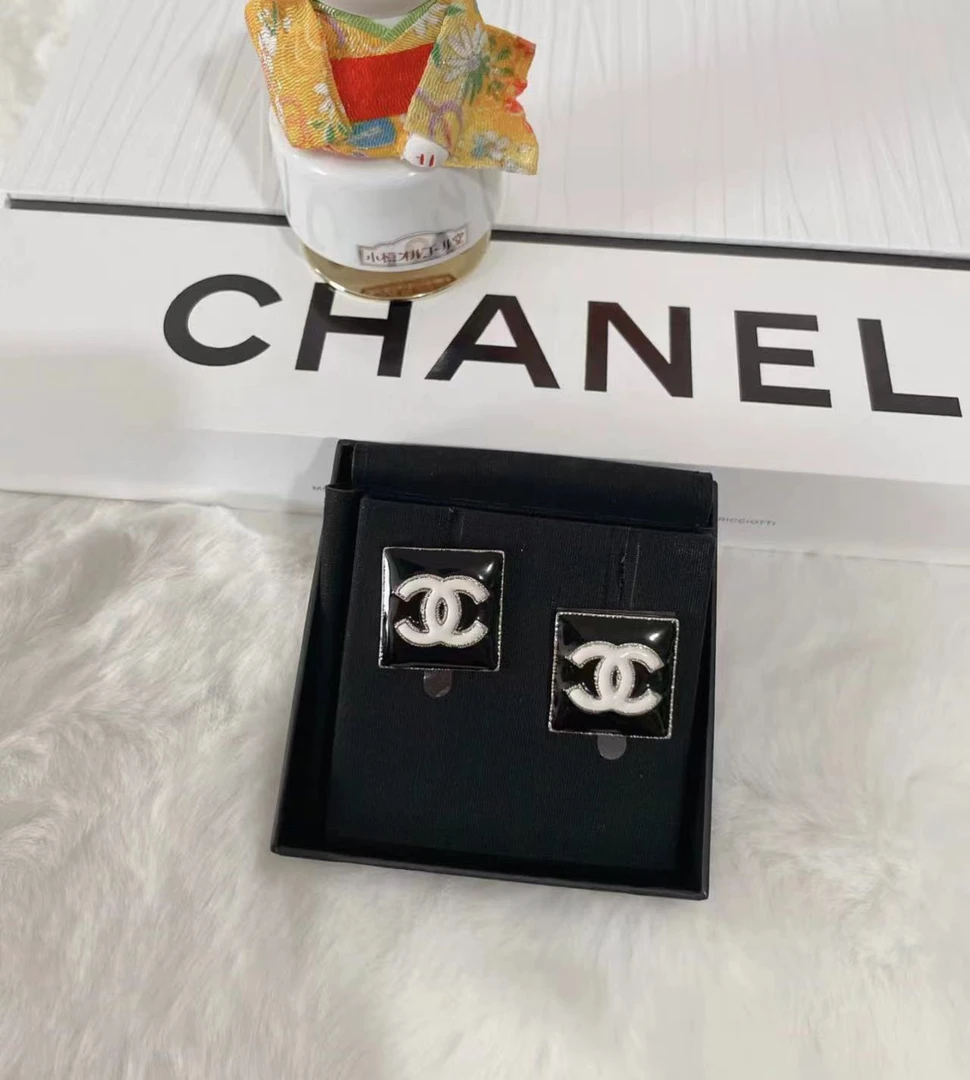 99新 Chanel/香奈儿 展会漏价！！22a黑白珐琅耳钉