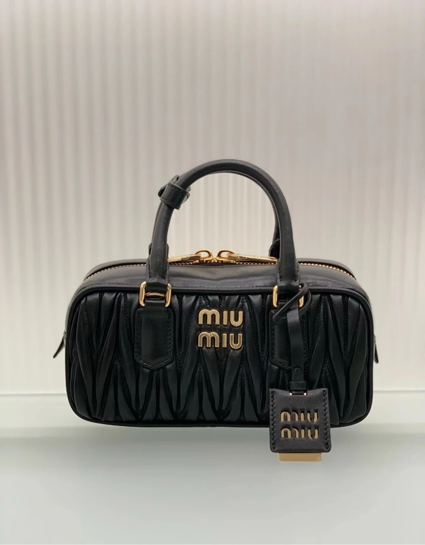 99新 MIU MIU/缪缪 黑金褶皱保龄球包 20cm 9493406
