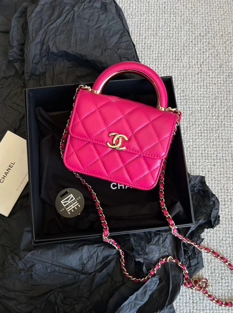 99新 Chanel/香奈儿 芭比粉手柄衣架小废包 12cm 8271007