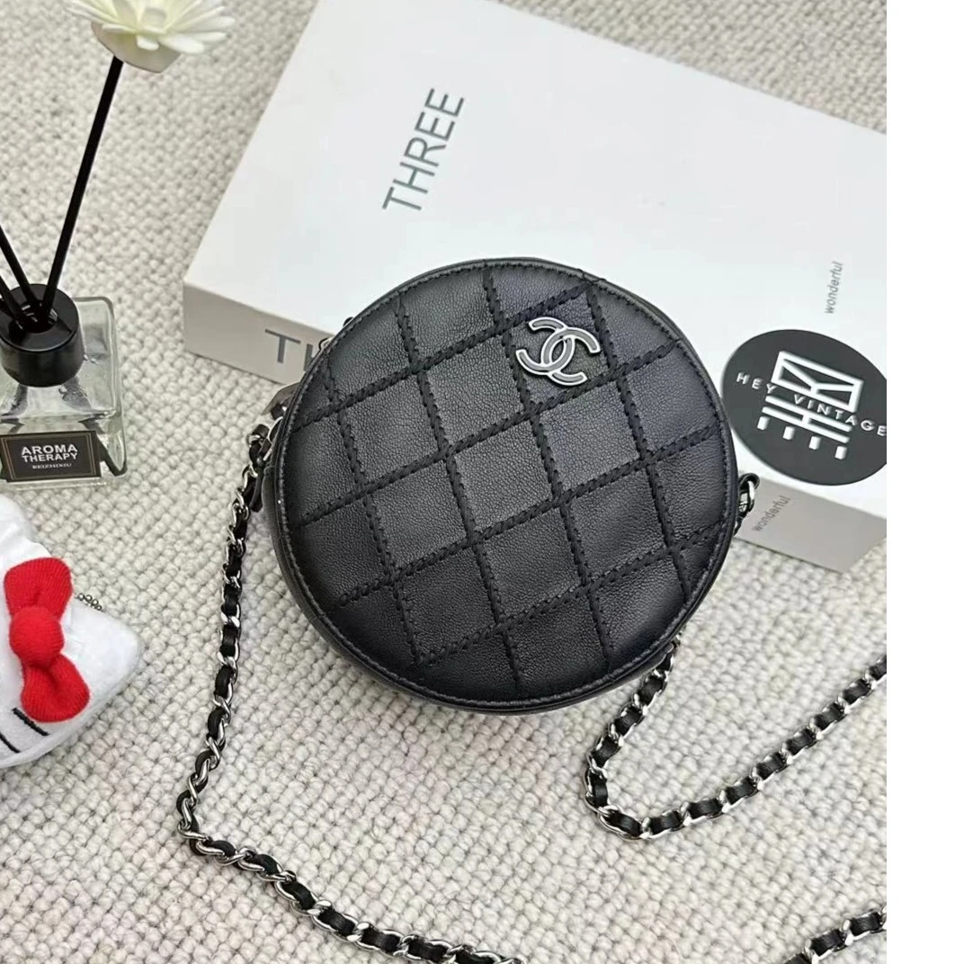 95新  黑黑中古/ Chanel 黑银 外缝 圆饼 12cm 5652416