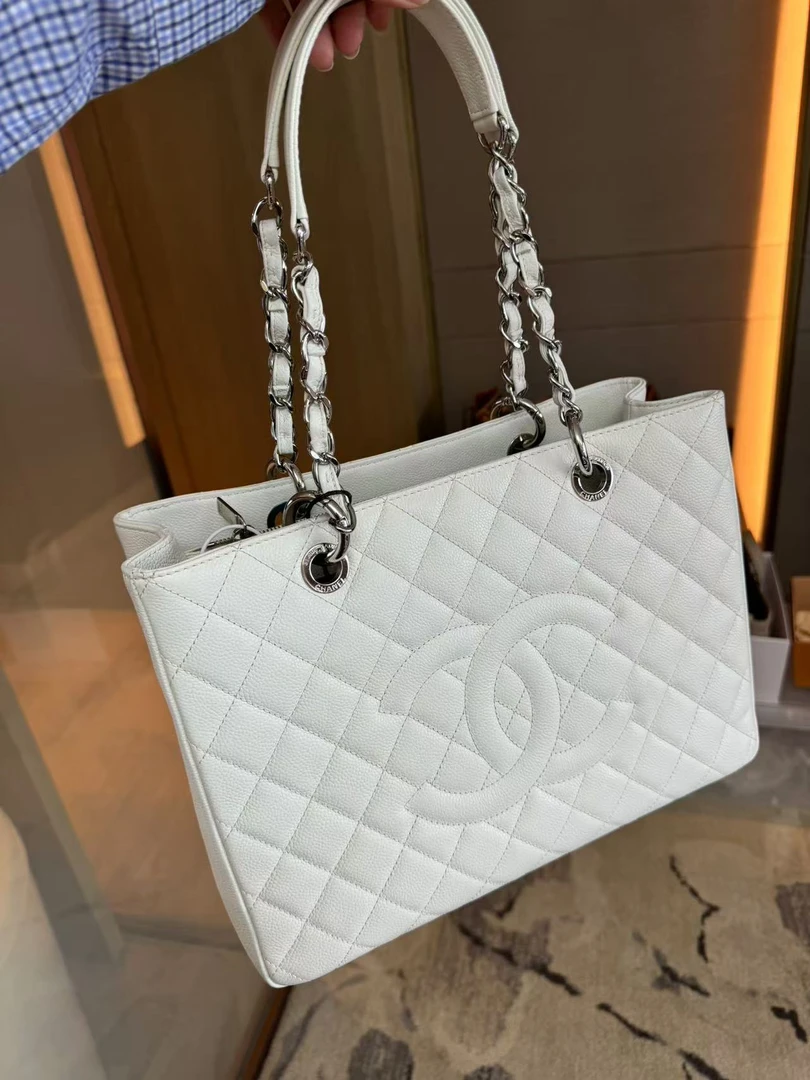99新 Chanel/香奈儿 展会漏价！白色gst托特包