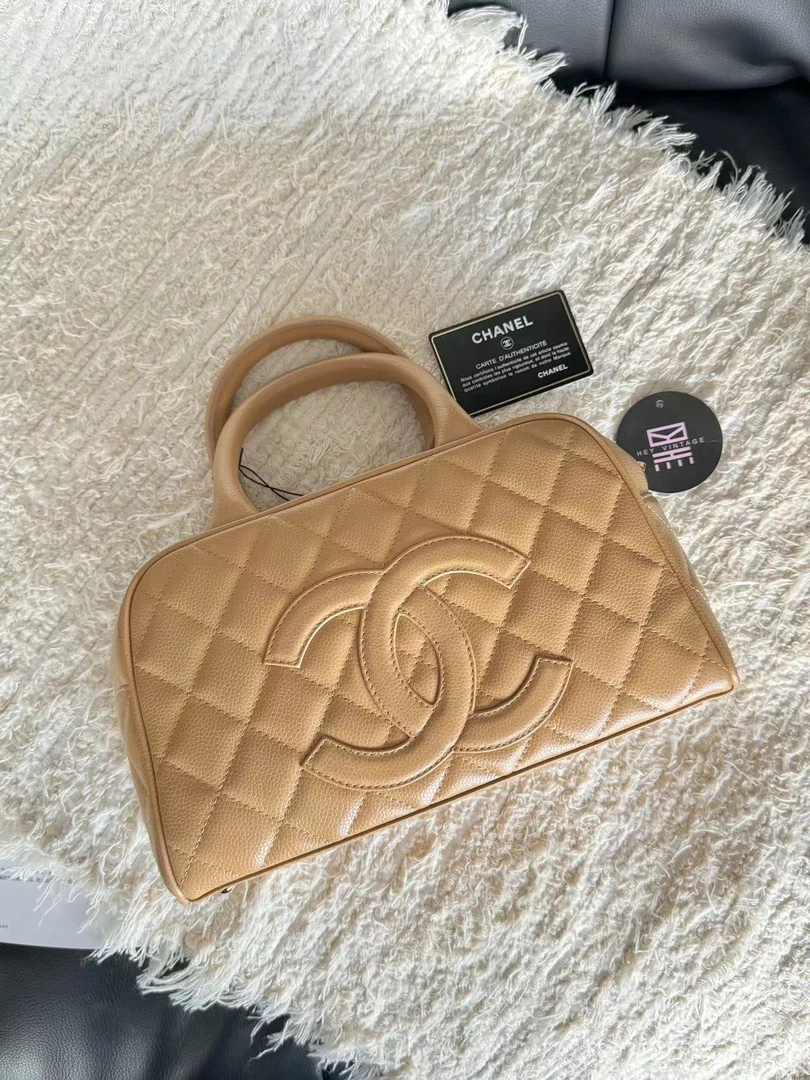 95新 Chanel/香奈儿 奶茶色鱼子酱保龄球包 27cm 10110108