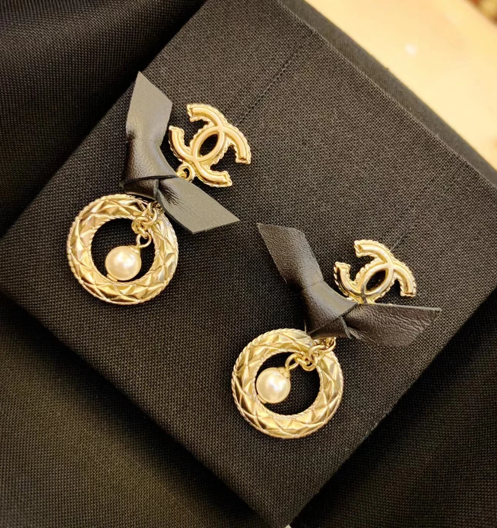 99新 Chanel/香奈儿 展会漏价！！金色圆圈耳钉