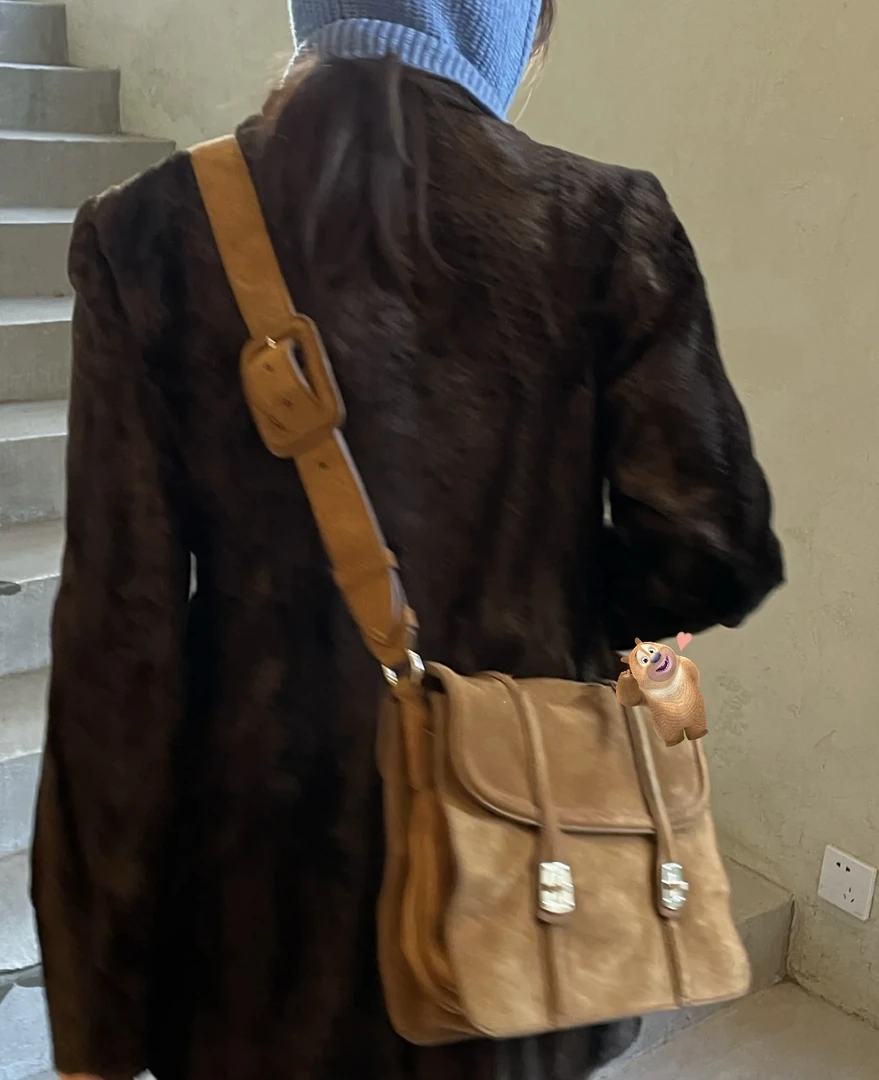 95新 MIU MIU/缪缪 miumiu 缪缪棕色麂皮邮差包 9093197