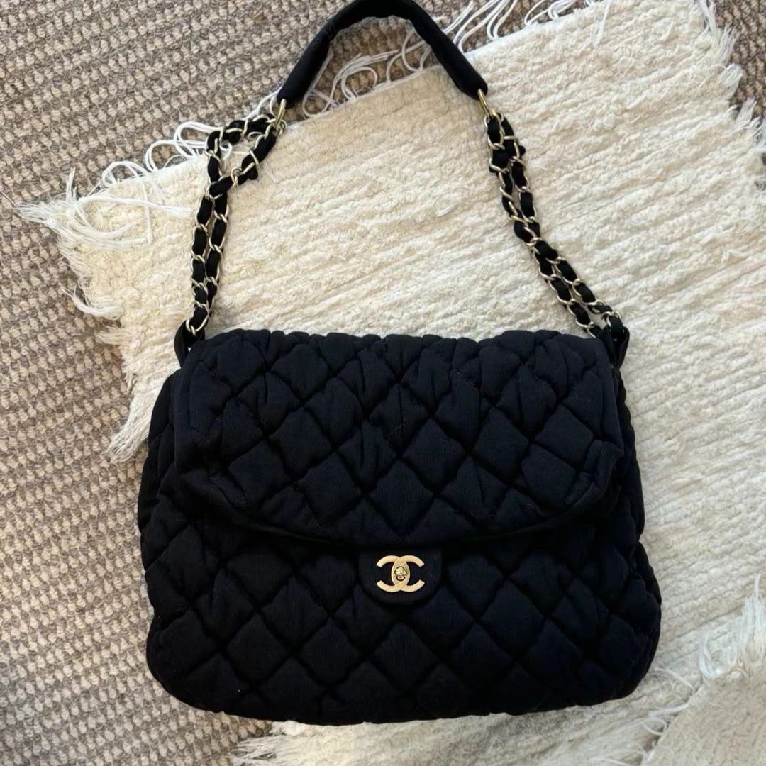 95新 Chanel/香奈儿 展会漏价！！黑金泡芙机场hobo包
